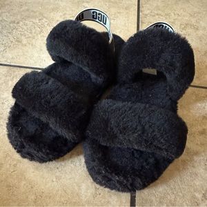 Women UGG Slippers. Size 5